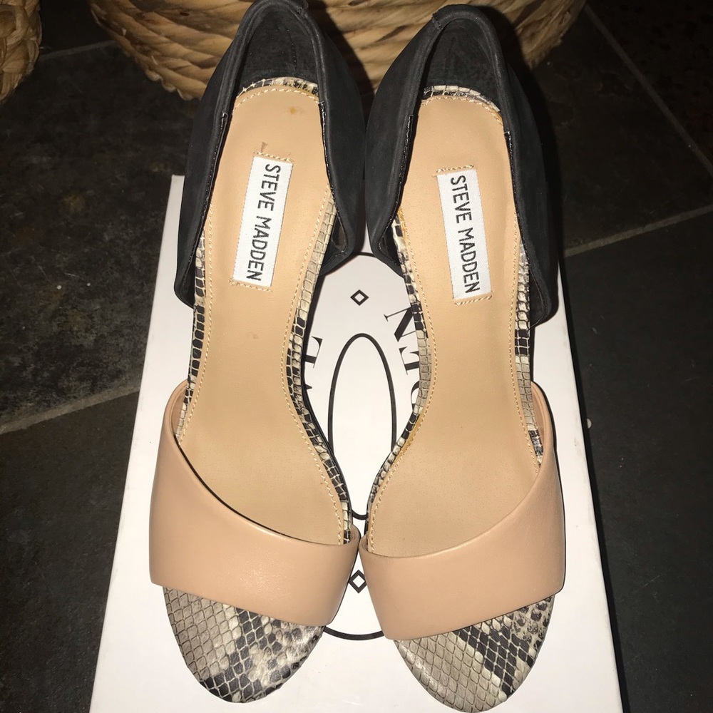 Steve Madden ECHCO black multi colored heel.